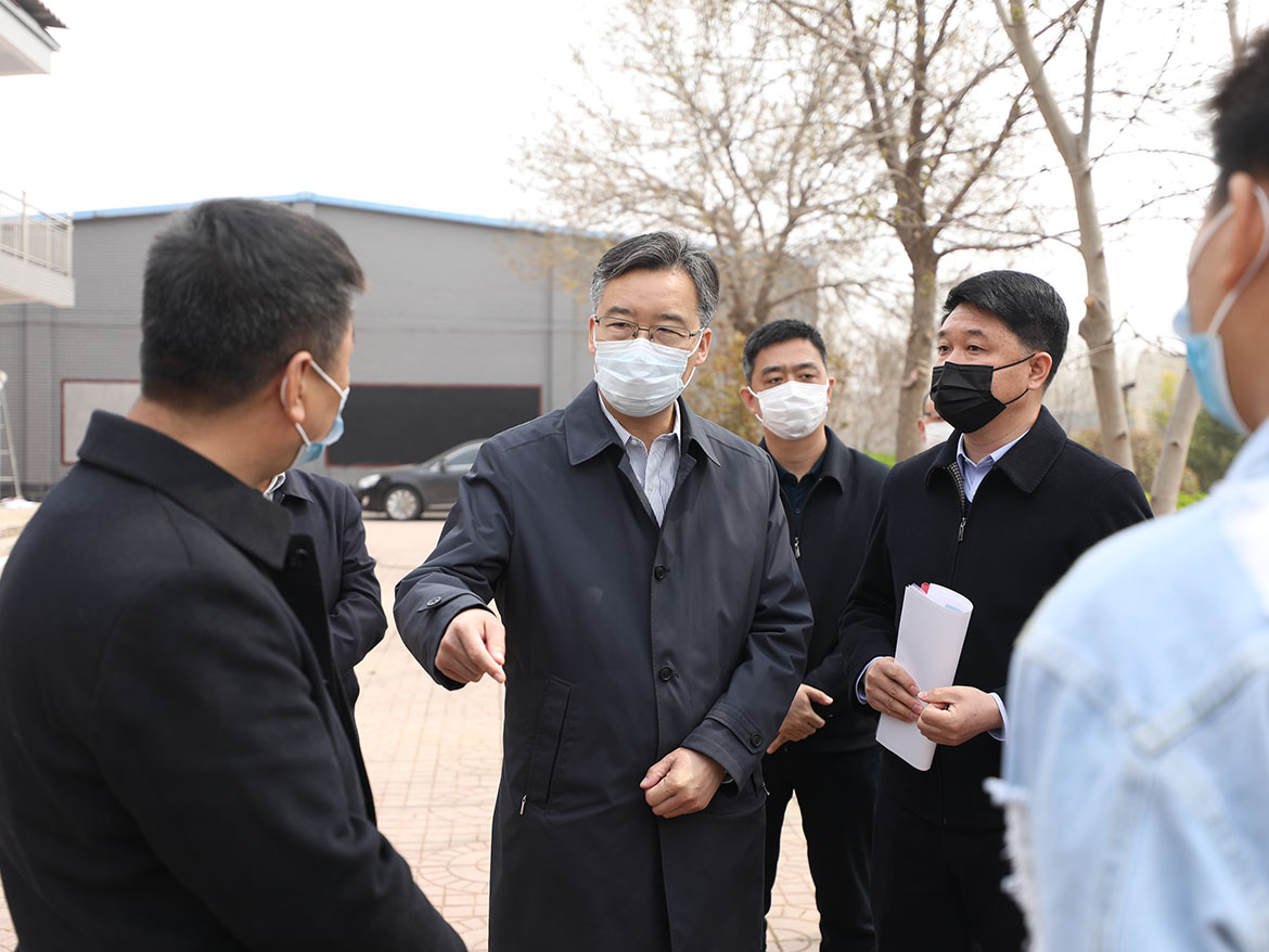 2020年五月，市委书记王现坤检查指导，云大集建设工作。